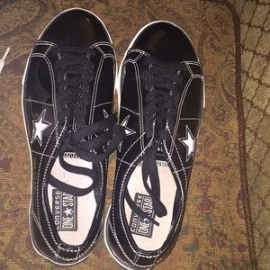 Retro Low top black patten leather Converse!